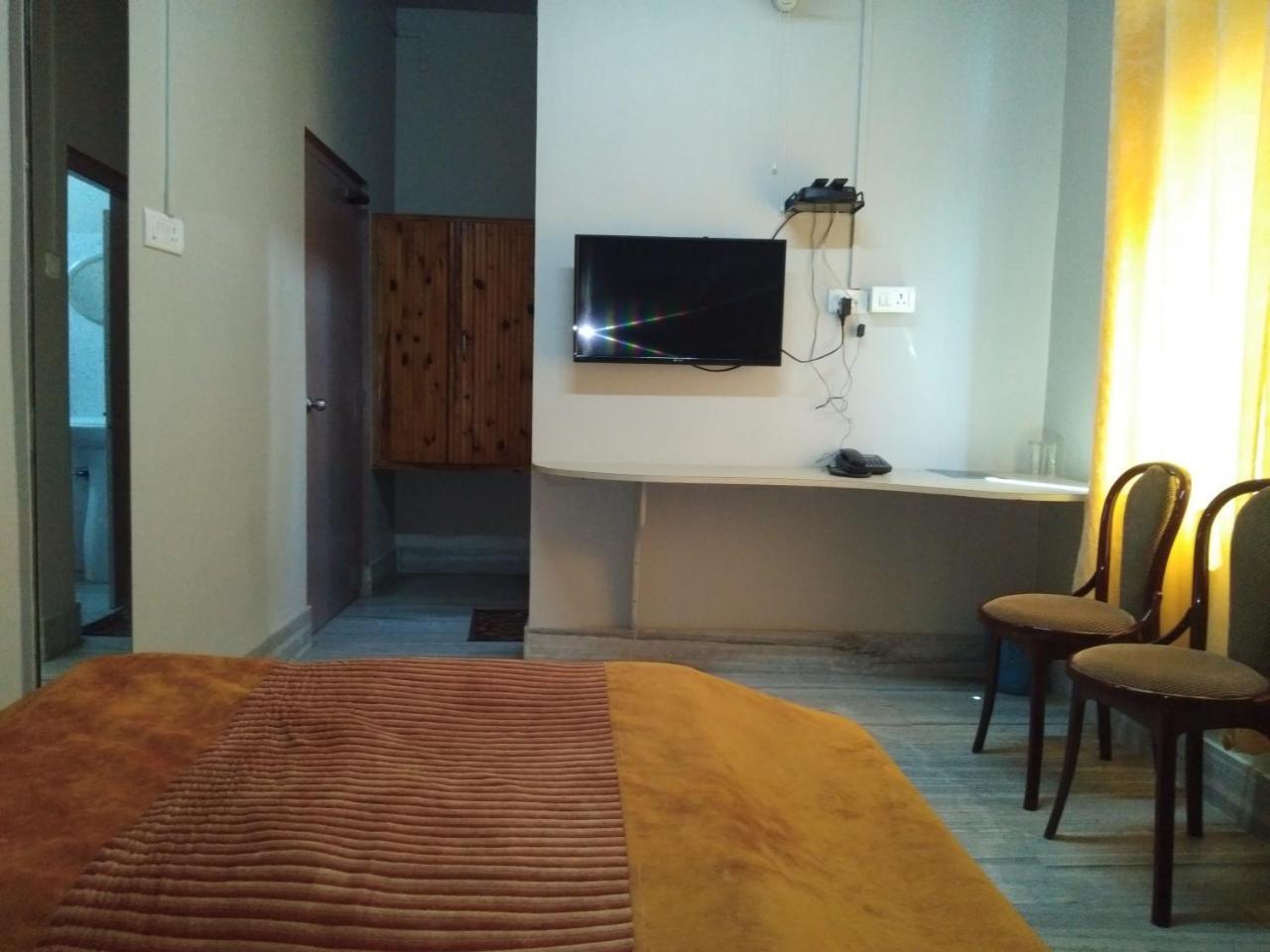 Hotel Pine Kohima Esterno foto
