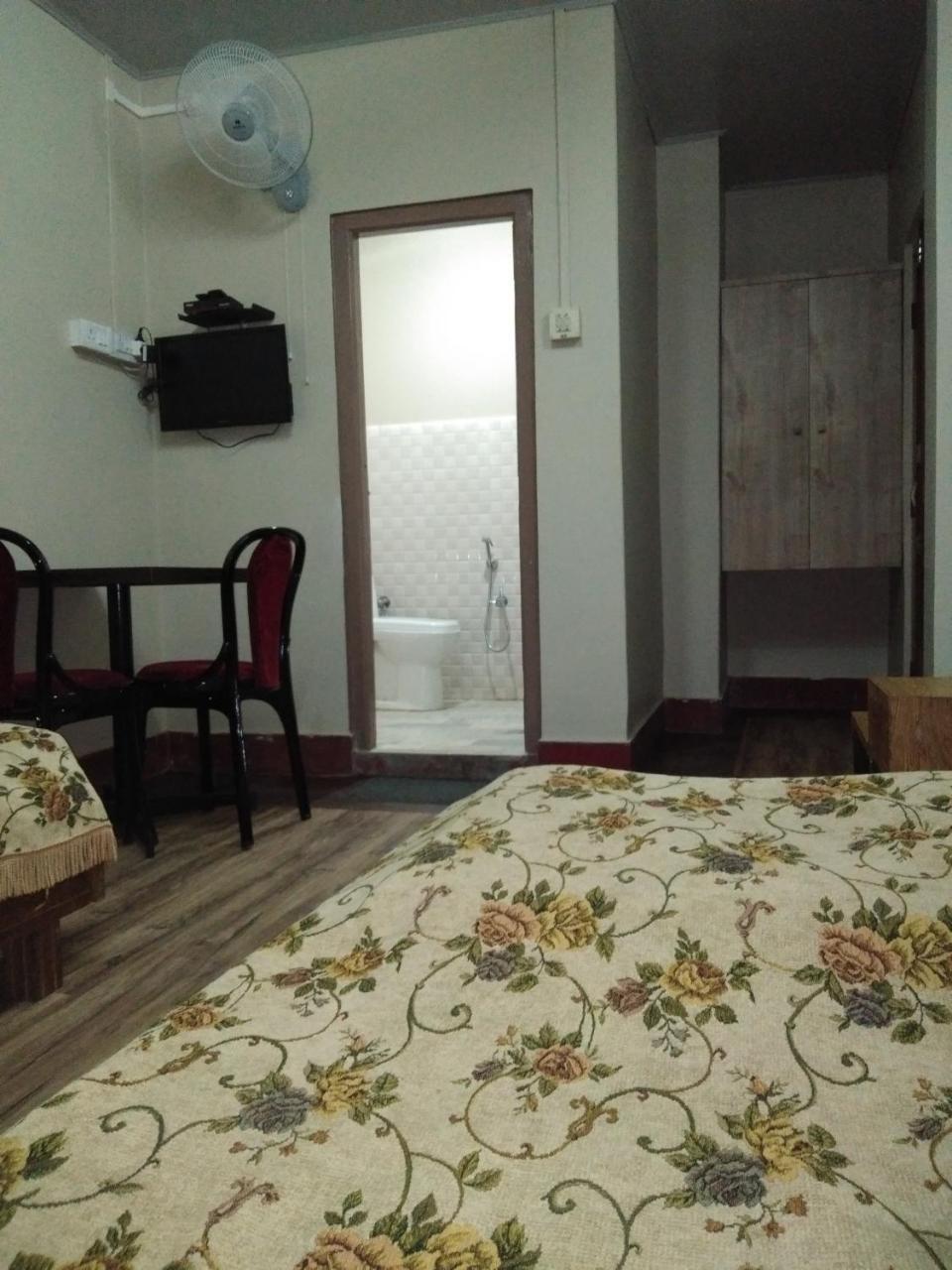 Hotel Pine Kohima Esterno foto