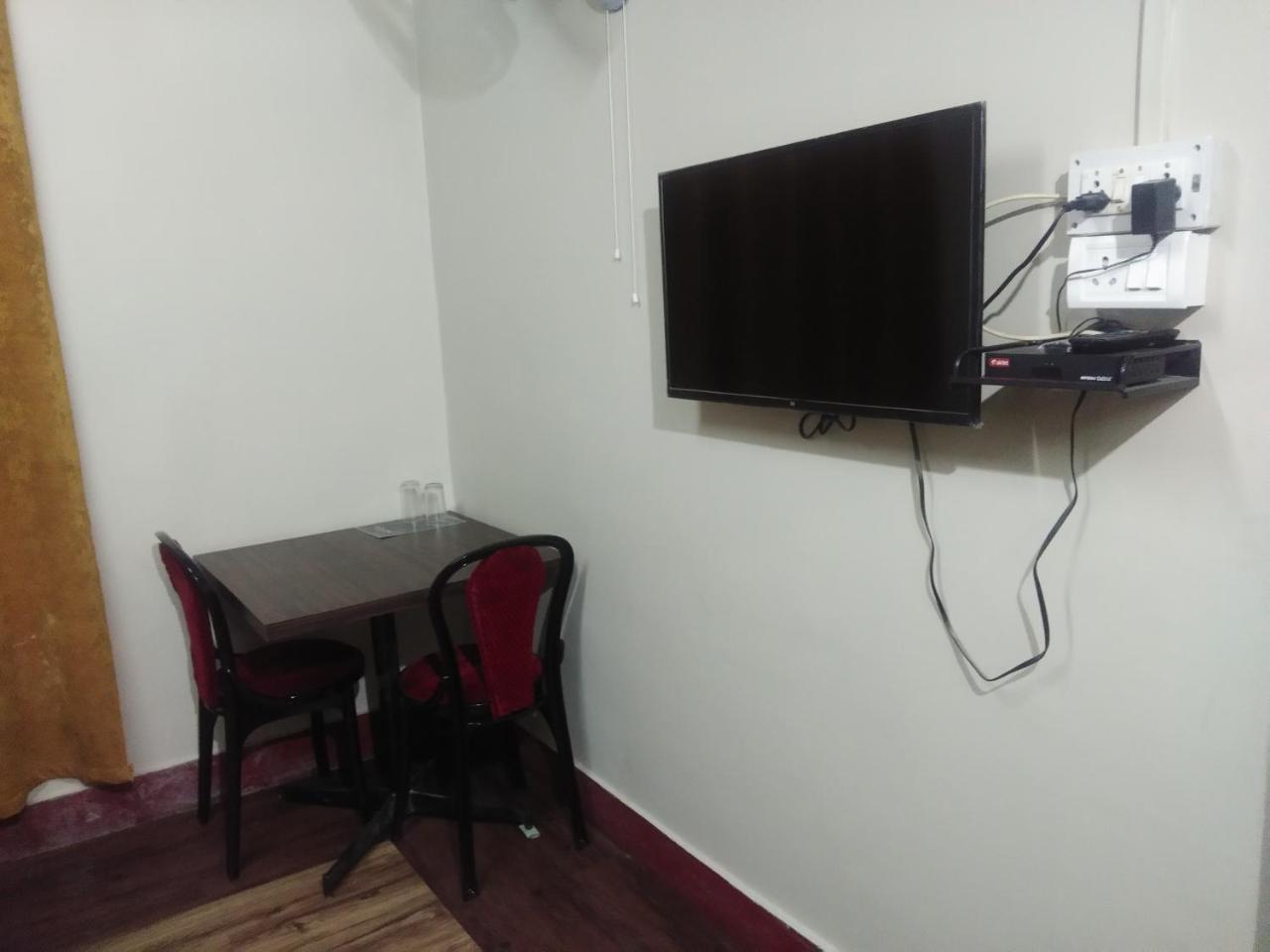 Hotel Pine Kohima Camera foto